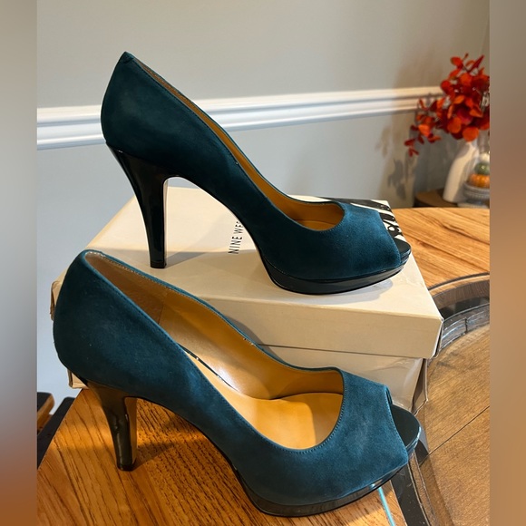 Nine West Green Suede dress Heels MINT Condition!!!- Size 8 - Picture 8 of 14